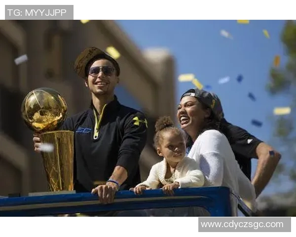 杨敏回顾篮球生涯的点滴与感悟：从青涩到成熟的成长之路